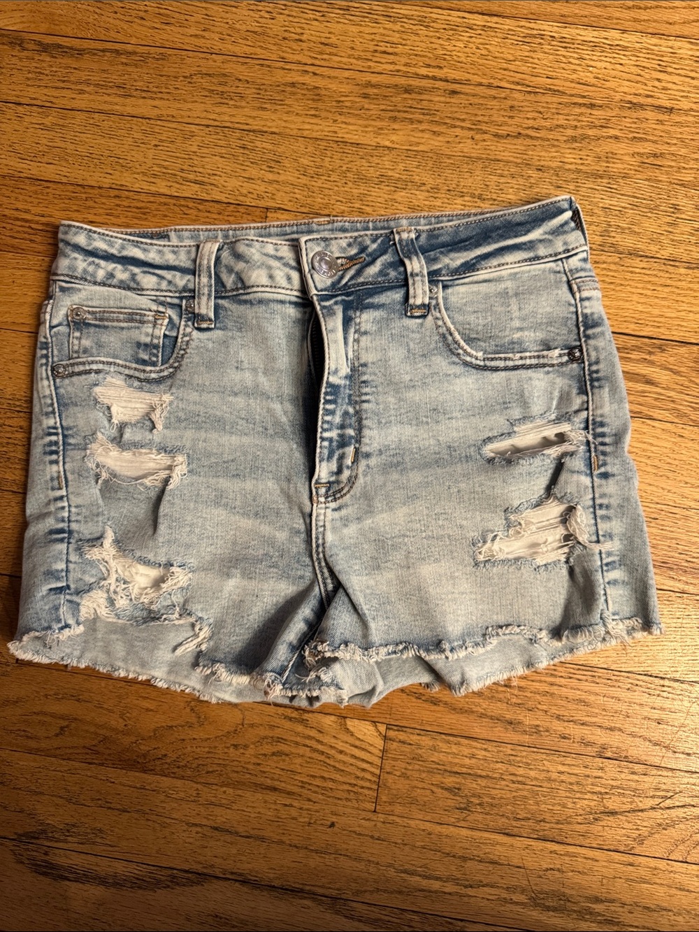 American Eagle Light Wash Distressed Women’s Denim Shorts